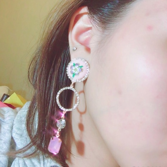 ☀️NEW☀️Embroidered & Rhinestone Earrings - Picture 4 of 6